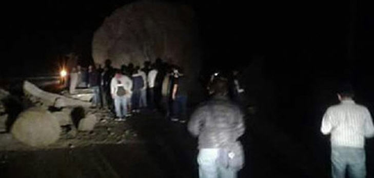 Tonnen von Gestein stürzten auf einen aus Pasco (zentralperuanische Anden) kommenden Linienbus 