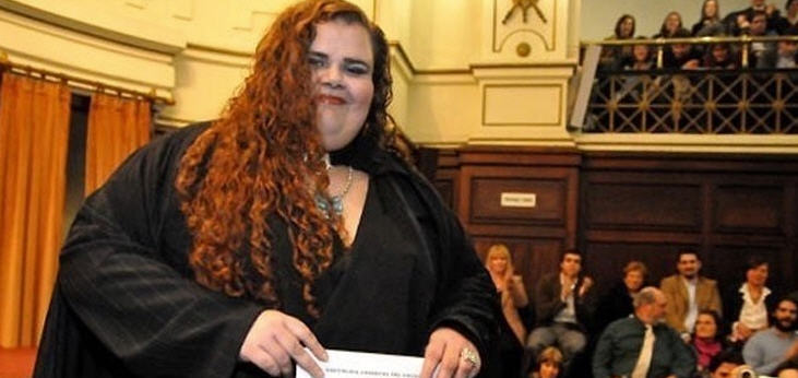 Die 33-jährige war die erste Transsexuelle, die 2010 in Uruguay einen Universitätsabschluss erhielt und lange Zeit unter Diskriminierung gelitten hatte 