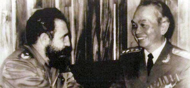 General Giáp und der kubanische Revolutionsführer Fidel Castro