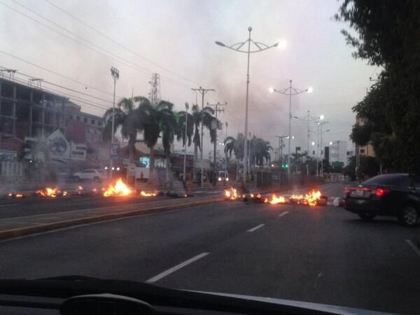 brennen-venezuela-protest-caracas