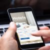 Wie digitale Unterhaltung im Hotelzimmer das moderne Reisen verändert